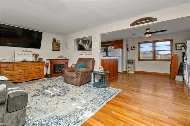 2044 Cherry LN, Chesapeake, VA 23323