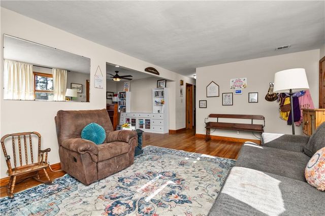 2044 Cherry LN, Chesapeake, VA 23323