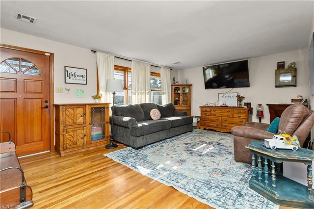 2044 Cherry LN, Chesapeake, VA 23323