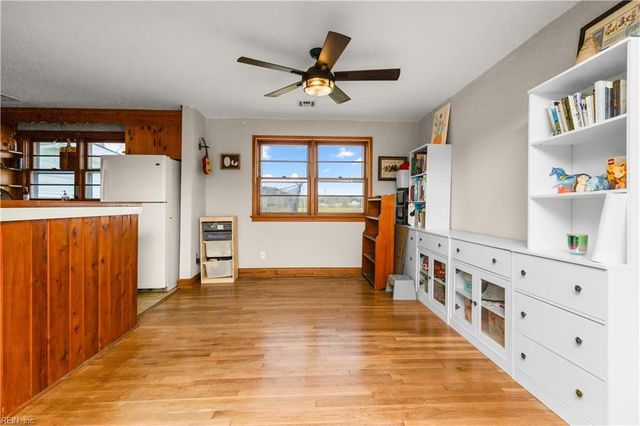 2044 Cherry LN, Chesapeake, VA 23323