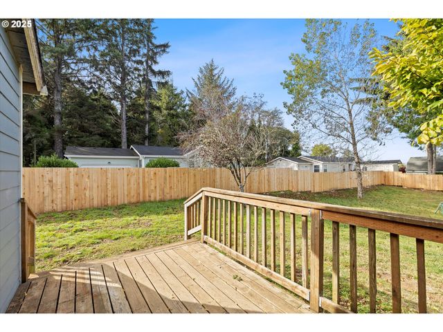 665 Se INDIAN TRAIL Ave, Depoe Bay, OR 97341