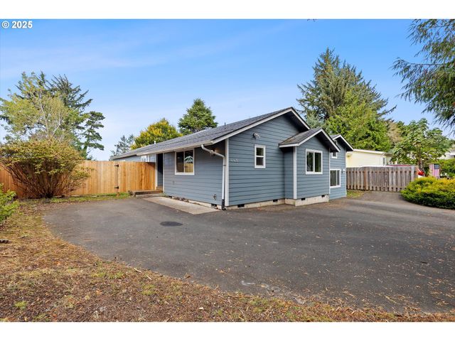 665 Se INDIAN TRAIL Ave, Depoe Bay, OR 97341