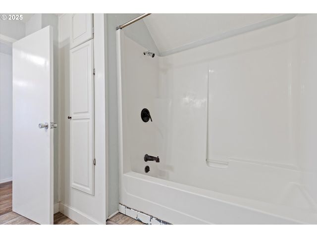 665 Se INDIAN TRAIL Ave, Depoe Bay, OR 97341