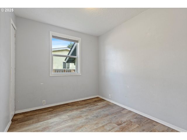 665 Se INDIAN TRAIL Ave, Depoe Bay, OR 97341