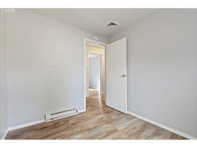 665 Se INDIAN TRAIL Ave, Depoe Bay, OR 97341