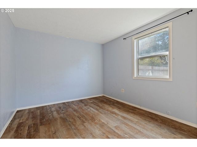 665 Se INDIAN TRAIL Ave, Depoe Bay, OR 97341