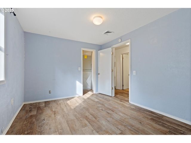 665 Se INDIAN TRAIL Ave, Depoe Bay, OR 97341