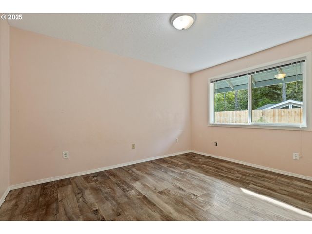 665 Se INDIAN TRAIL Ave, Depoe Bay, OR 97341