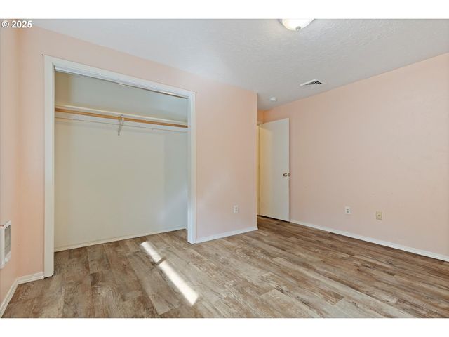 665 Se INDIAN TRAIL Ave, Depoe Bay, OR 97341