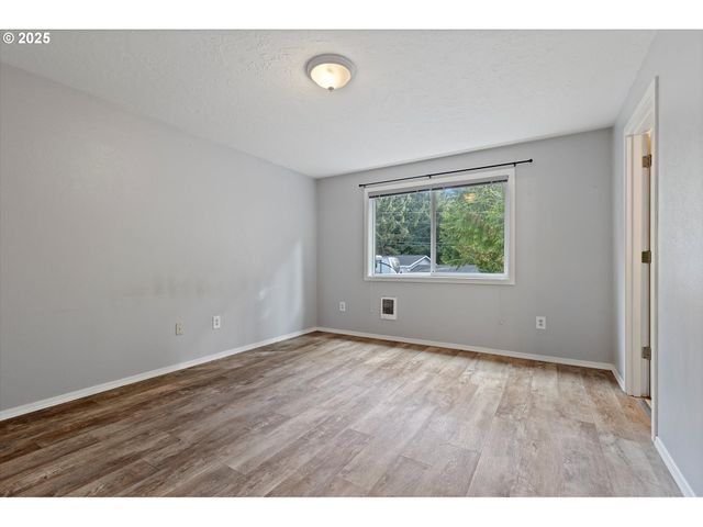 665 Se INDIAN TRAIL Ave, Depoe Bay, OR 97341