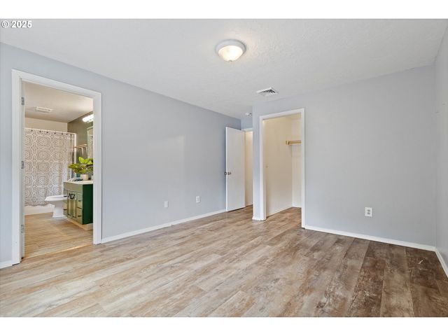 665 Se INDIAN TRAIL Ave, Depoe Bay, OR 97341