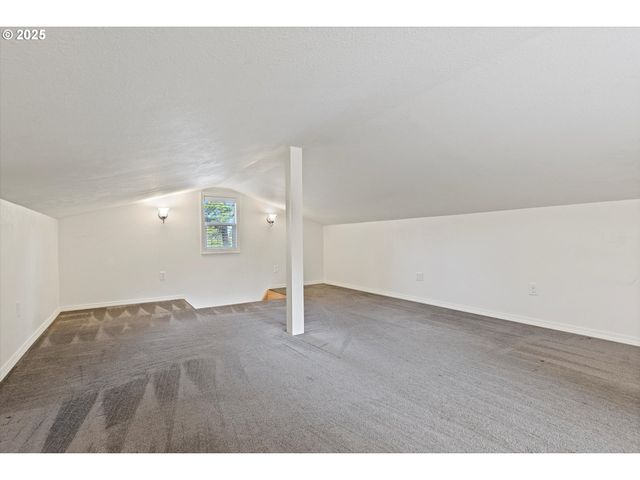 665 Se INDIAN TRAIL Ave, Depoe Bay, OR 97341