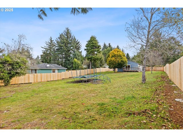 665 Se INDIAN TRAIL Ave, Depoe Bay, OR 97341