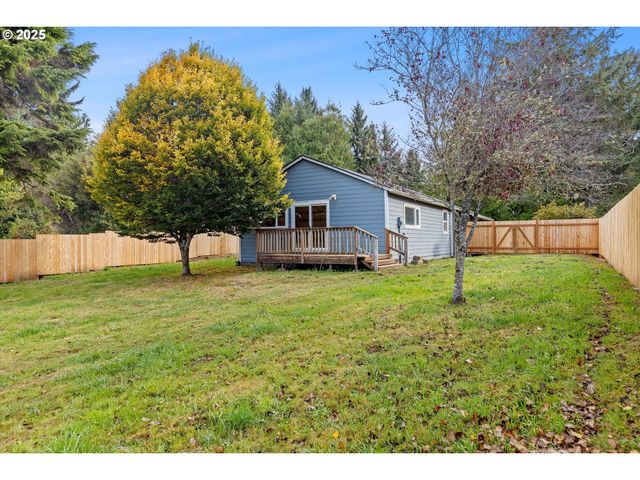 665 Se INDIAN TRAIL Ave, Depoe Bay, OR 97341