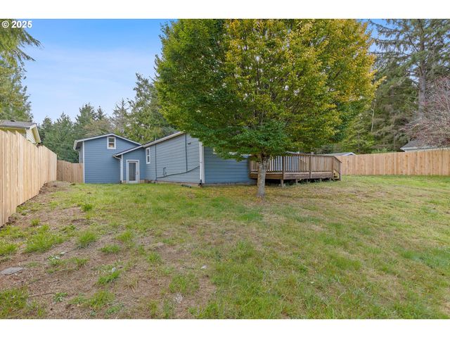 665 Se INDIAN TRAIL Ave, Depoe Bay, OR 97341