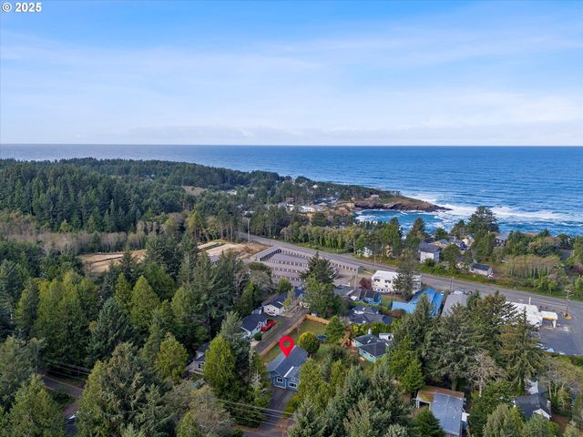 665 Se INDIAN TRAIL Ave, Depoe Bay, OR 97341