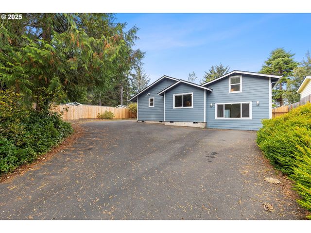 665 Se INDIAN TRAIL Ave, Depoe Bay, OR 97341