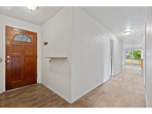 665 Se INDIAN TRAIL Ave, Depoe Bay, OR 97341