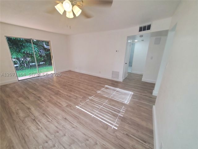 9203 NW 38th Dr 2, Coral Springs, FL 33065