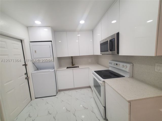 9203 NW 38th Dr 2, Coral Springs, FL 33065