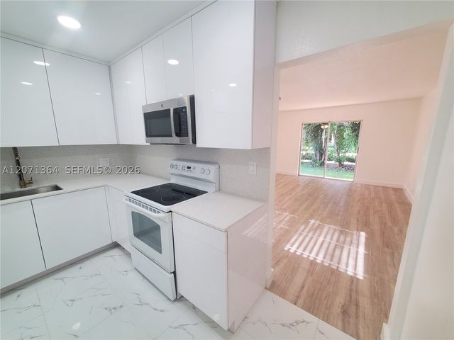 9203 NW 38th Dr 2, Coral Springs, FL 33065