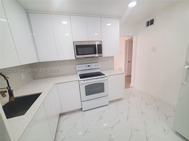 9203 NW 38th Dr 2, Coral Springs, FL 33065