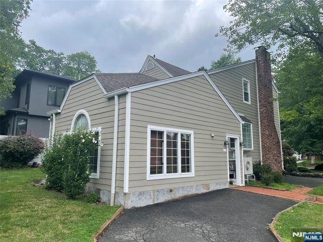 114 Sunset Lane, Tenafly, NJ 07670
