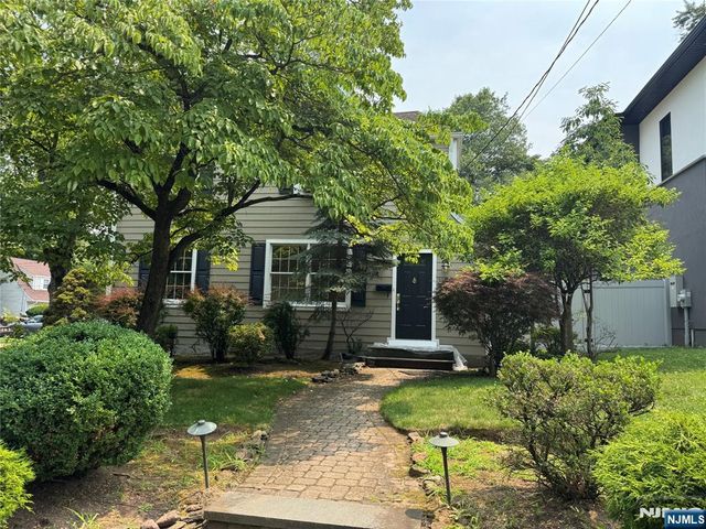114 Sunset Lane, Tenafly, NJ 07670