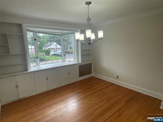 114 Sunset Lane, Tenafly, NJ 07670