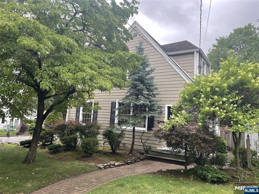 114 Sunset Lane, Tenafly, NJ 07670