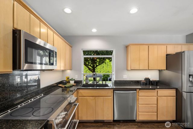7523 141st Avenue NE, Redmond, WA 98052