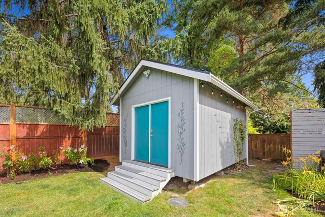 7523 141st Avenue NE, Redmond, WA 98052