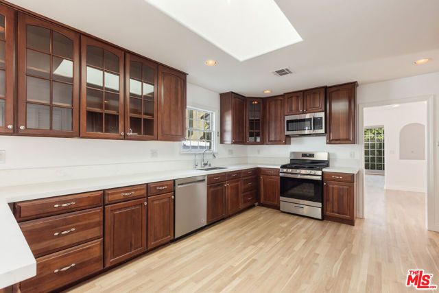 1557 N Stanley Avenue, Los Angeles, CA 90046