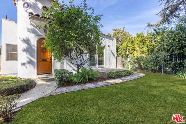 1557 N Stanley Avenue, Los Angeles, CA 90046