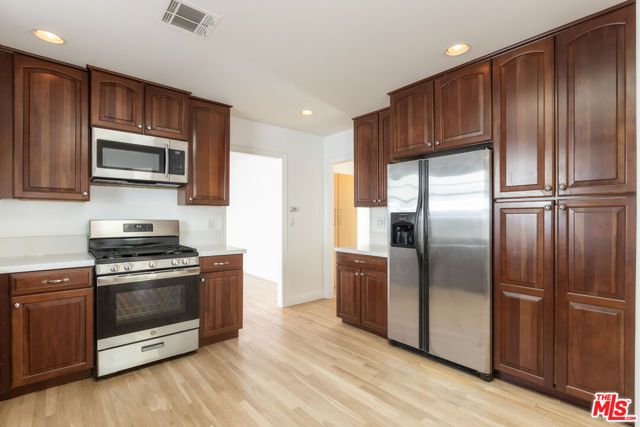 1557 N Stanley Avenue, Los Angeles, CA 90046