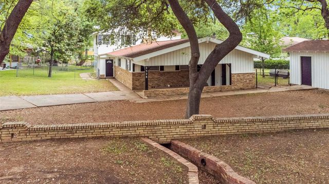 2328 Wildwood Way, Tool, TX 75143