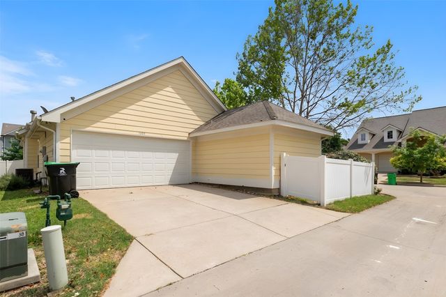 1605 Spanish Moss Way, Savannah, TX 76227