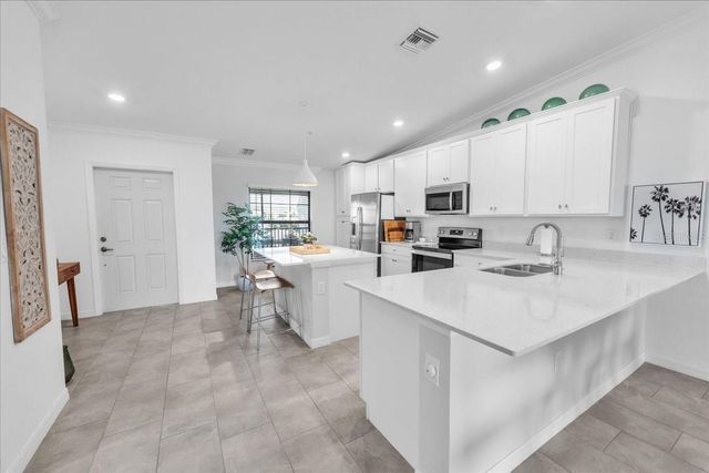 5711 PALMER CIRCLE 206, Bradenton, FL 34211