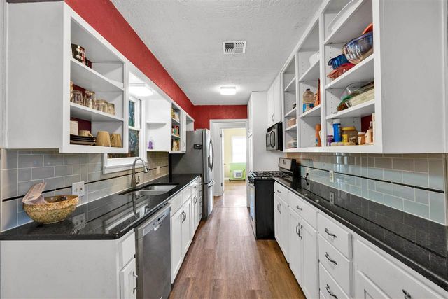 2111 NW Dearborn Ave, Lawton, OK 73505