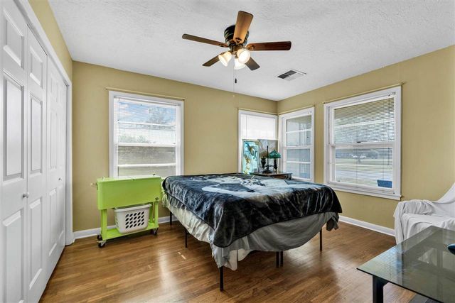 2111 NW Dearborn Ave, Lawton, OK 73505