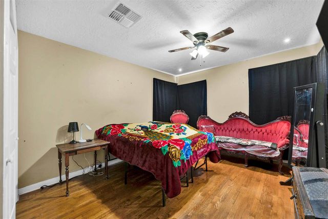 2111 NW Dearborn Ave, Lawton, OK 73505