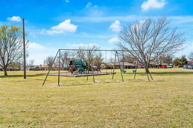 2111 NW Dearborn Ave, Lawton, OK 73505