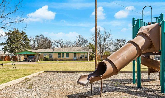 2111 NW Dearborn Ave, Lawton, OK 73505