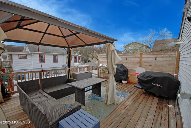 25 Beach Boulevard, Highlands, NJ 07732