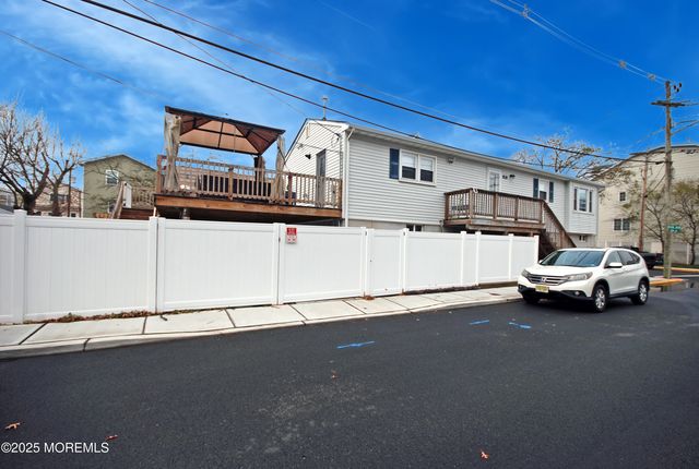 25 Beach Boulevard, Highlands, NJ 07732