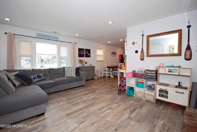 25 Beach Boulevard, Highlands, NJ 07732