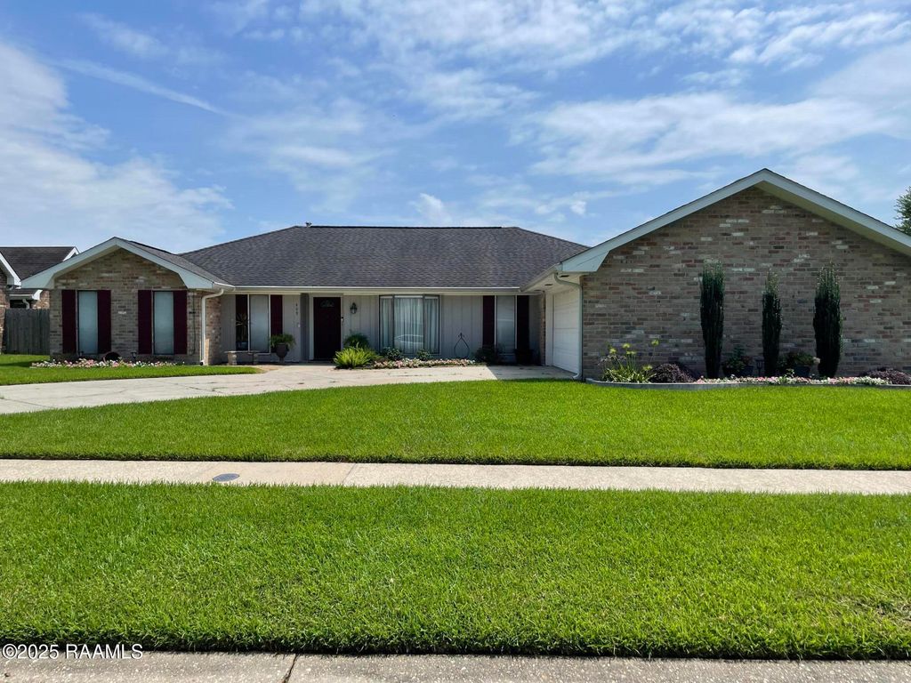 409 W Governor Miro Drive, Lafayette, LA 70506