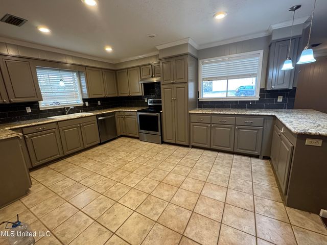 510 NW Kennedy Drive, Magee, MS 39111