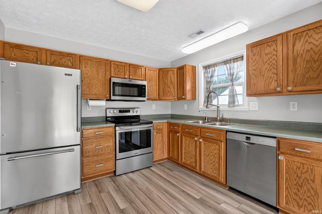 404 Hertiage Drive, Delphi, IN 46923