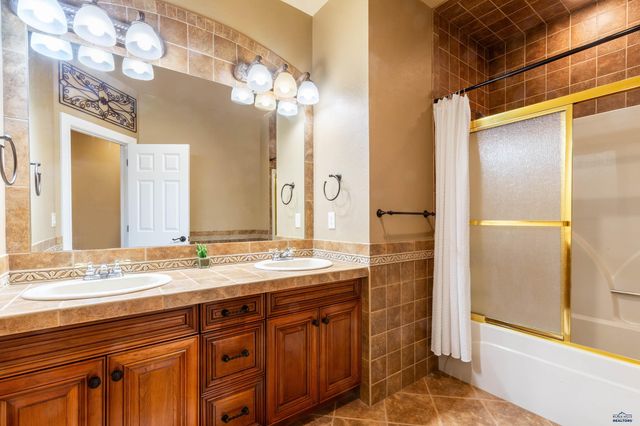 3911 CITY VIEW DR, Rapid City, SD 57701